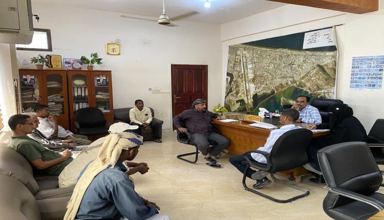 مدير عام خورمكسر يعقد سلسلة اجتماعات لتعزيز الخدمات والاستعداد لشهر رمضان المبارك