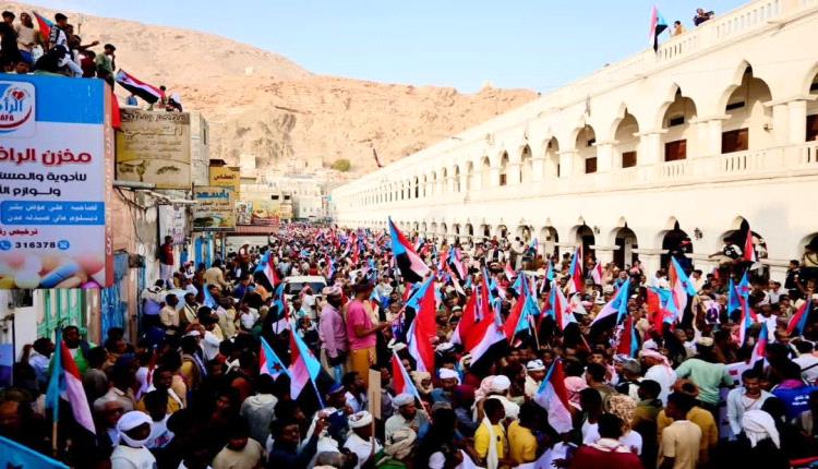 انتقالي حضرموت يطلق اسم “مليونية الثبات والتحدي وطرد قوات الاحتلال اليمني ومليشياته” على مظاهرة المكلا