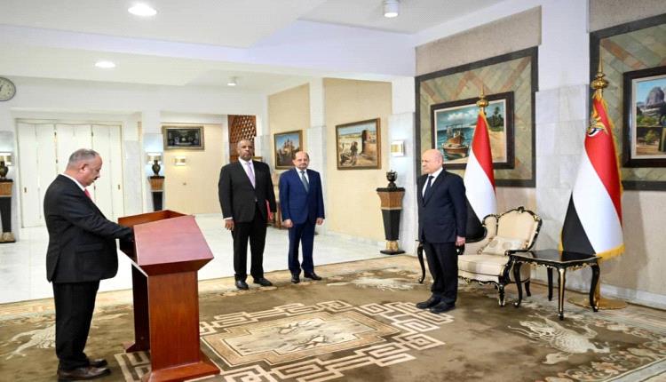 وزير النقل يؤدي اليمين الدستورية أمام رئيس مجلس القيادة الرئاسي