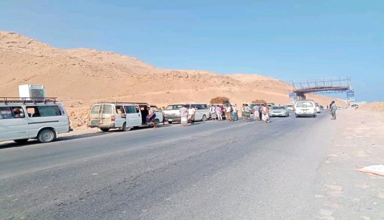 عاجل : قوات الطوارئ اليمنية في نقطة بروم تمنع ابناء المديرية من التوجه الى المكلا للمشاركة في مليونية الصمود والتحدي