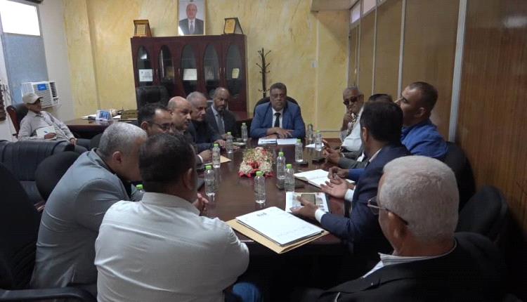 بتوجيهات المحافظ... وكيل أول عدن يناقش مع وكلاء المحافظة مستوى التنسيق وتعزيز الأداء الخدمي