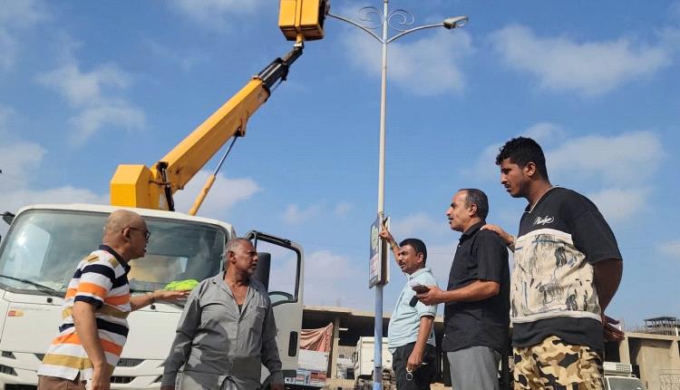 صيانة أعمدة الإنارة بالشوارع والأحياء السكنية بمديرية المنصورة إستعداداً لقدوم شهر رمضان