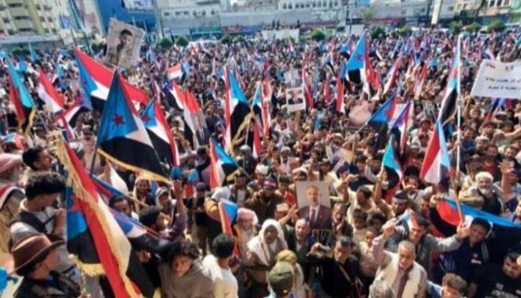 «إنذار أخير».. «الانتقالي الجنوبي» يرفض وصول وزراء الشمال إلى عدن