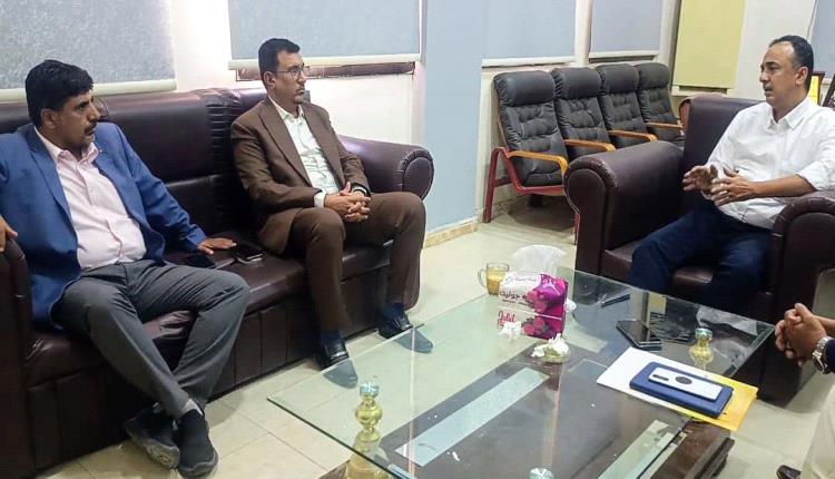 مدير عام صحة عدن يناقش مع مدير عام الخدمات الطبية بوزارة الصحة ترتيبات أفتتاح مستشفى الاورام بعدن