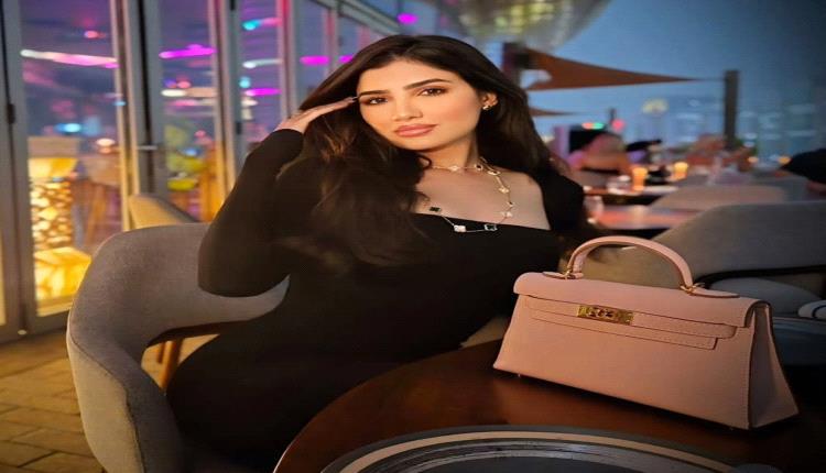 لحظات حزينة.. مي عمر في وداع والدها بحضور عدد من النجوم