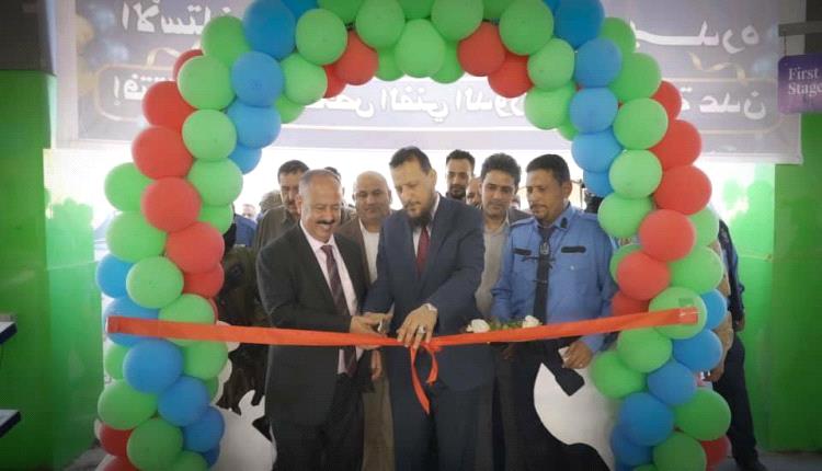 المحافظ شيخ ووزير النقل يفتتحان مركز الفحص الدوري للمركبات في العاصمة عدن