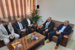 وزير الاتصالات وتقنية المعلومات يطلع على سير العمل بشركة 