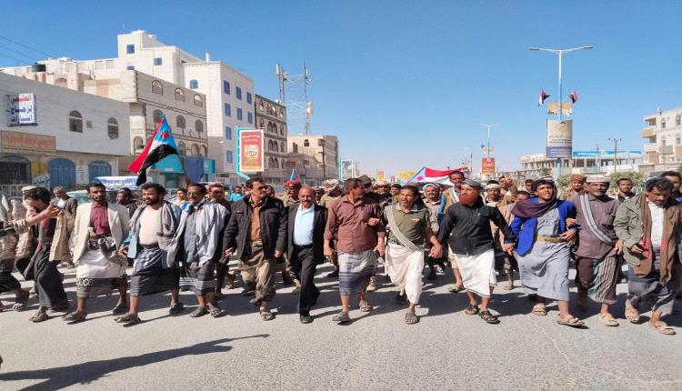 ابناء شبوة يتظاهرون في عتق تأييدا للقرار التاريخي للزبيدي وتنديدا بالهجمات السعودية على حضرموت