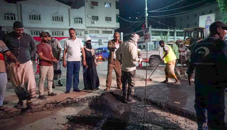 العقربي وبن جرادي يطلعان على سير أعمال سفلتة شارع البلدية بمديرية صيرة