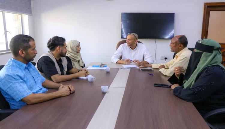 لقاء يناقش تنفيذ مشروع توريد وتركيب منظومة طاقة شمسية لـ11 محطة صرف صحي بعدن