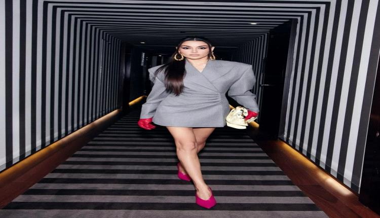 لماذا تفضّل النجمات الفساتين القصيرة في أحدث ظهوراتهن؟