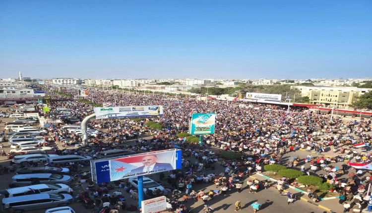 حشود غير مسبوقة في ساحة العروض بعدن دعما للمجلس الانتقالي والرئيس الزبيدي "صور"