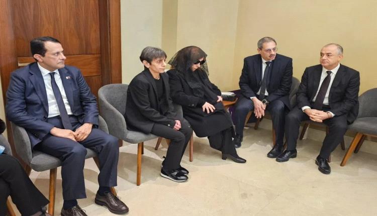 لحظات مؤثرة: فيروز تستقبل المعزين في وفاة هلي الرحباني