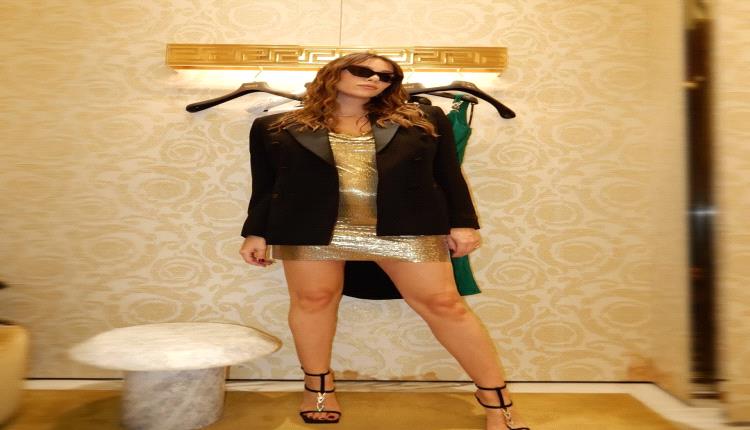 تألق مذهل… دانييلا رحمة في إطلالة ذهبية جريئة