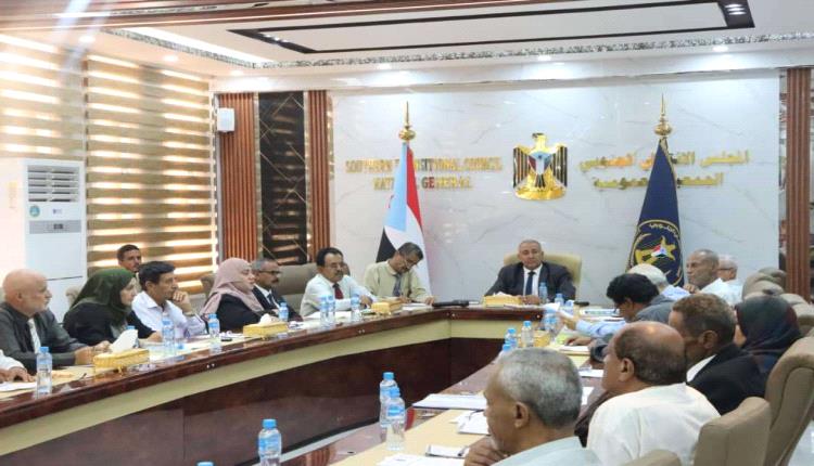 مجلس المستشارين يؤيد دعوة الرئيس الزُبيدي ويدعو للمشاركة في المليونيات الجماهيرية بالعاصمة عدن والمكلا تأييدًا للإعلان الدستوري