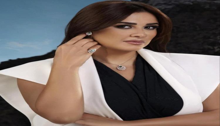 ياسمين عبد العزيز تحتفل بعيد ميلادها برقص عفوي يخطف الأنظار