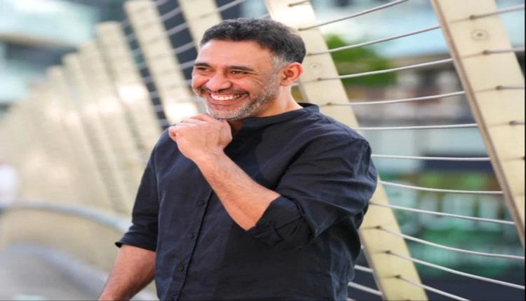 مفاجأة مدوّية… عمرو مصطفى يتصالح مع باسم يوسف ويخطف جائزة صُنّاع الترفيه (فيديو)