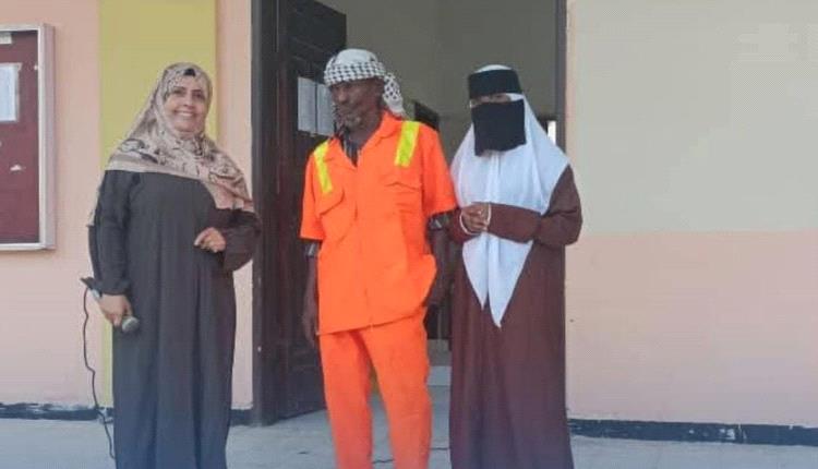 ثانوية بلقيس تكرّم عبدالله علي بلقب «الأب المثالي» تقديرًا لدعمه تعليم ابنته آمنة