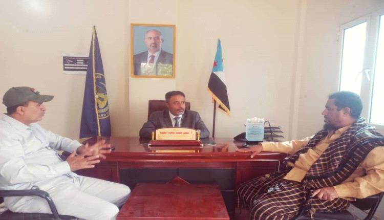 رئيس تنفيذية انتقالي أبين يلتقي مدير عام خنفر ويؤكدان أهمية العمل المشترك