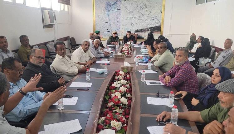 مدير عام المنصورة يحث مدراء المكاتب على مضاعفة الجهود لتحسين الخدمات المقدمة للمواطنين