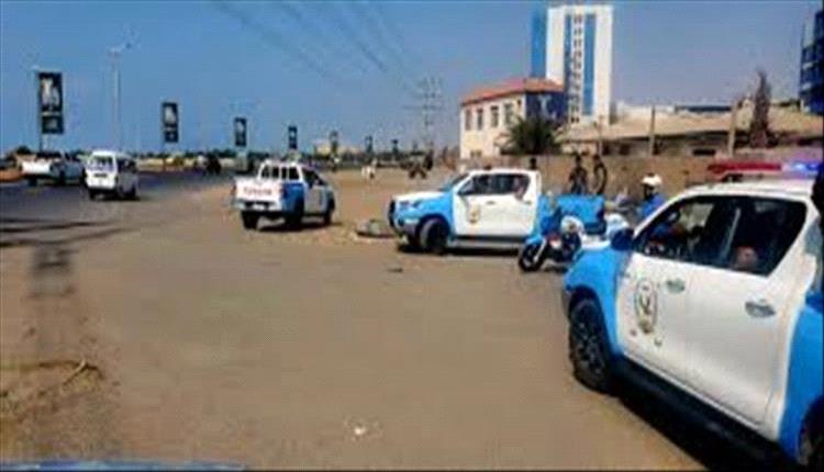 شرطة عدن تلقي القبض على متهم بإطلاق النار وتهديد مواطن