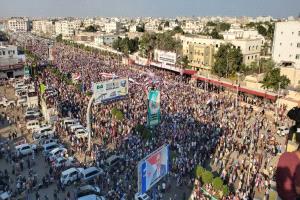 مليونية الوفاء والصمود في عدن تؤكد التفويض للانتقالي وترفض أي وصاية خارجية 