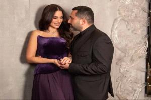 لحظة رومانسية ساحرة… زوج درة يطير بها إلى عالم الحب في عيد ميلادها