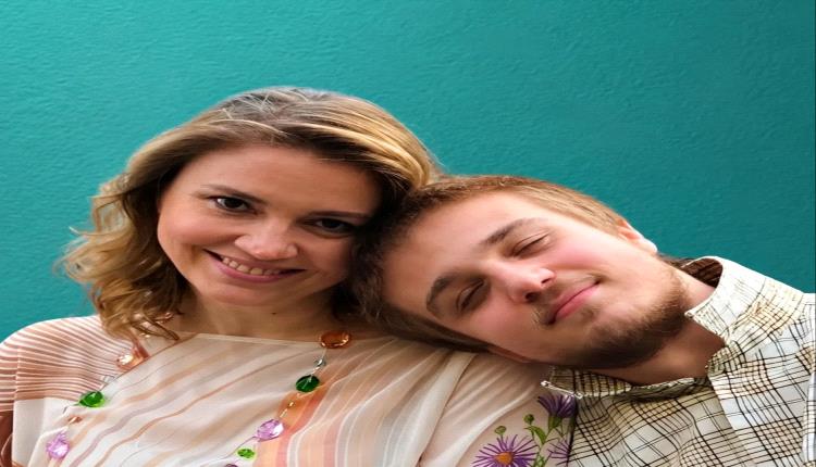 وداع مؤلم.. نورا رحال تتلقى العزاء بابنها أليكس في دمشق