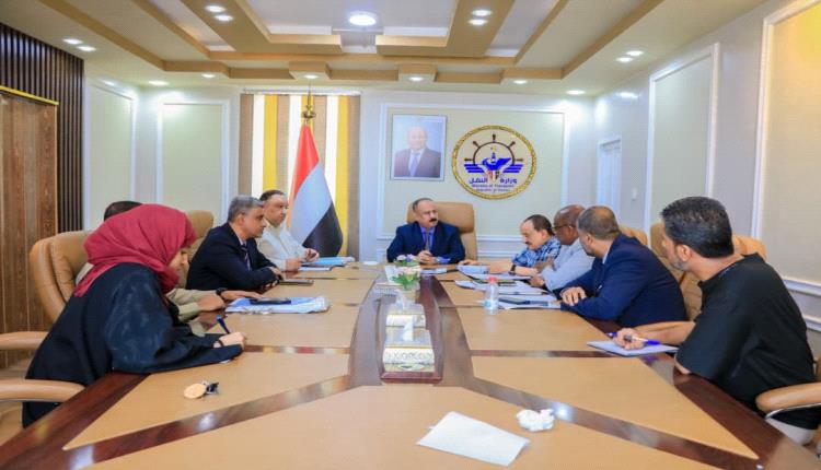لجنة برئاسة وزير النقل تناقش استكمال الاجراءات الرسمية لاعتماد مشروع ميناء قنا بمحافظة شبوة
