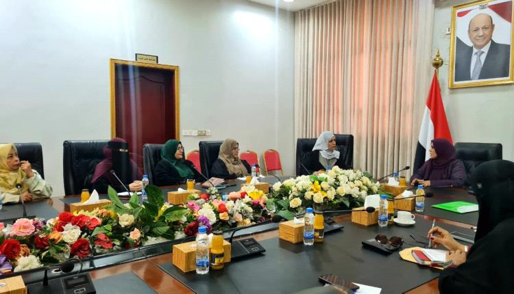 وزيرة الدولة لشؤون المرأة تبحث مع اللجنة الوطنية تعزيز التنسيق وتمكين النساء