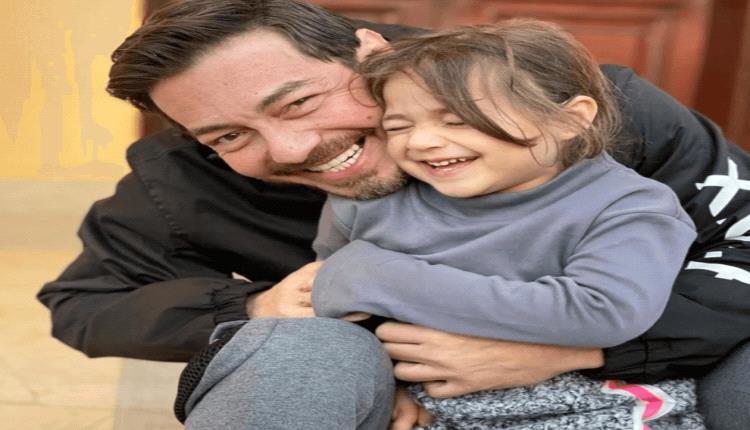 أحمد زاهر يكشف معاناة ابنته الصغرى مع المرض منذ ولادتها وشعوره بالذنب تجاهها