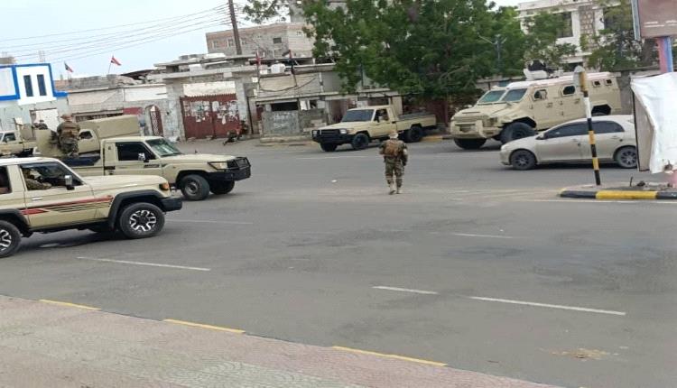 أطلاق نار داخل مبنى المحافظة أبين أثناء وجود قيادات أمنية وعسكرية