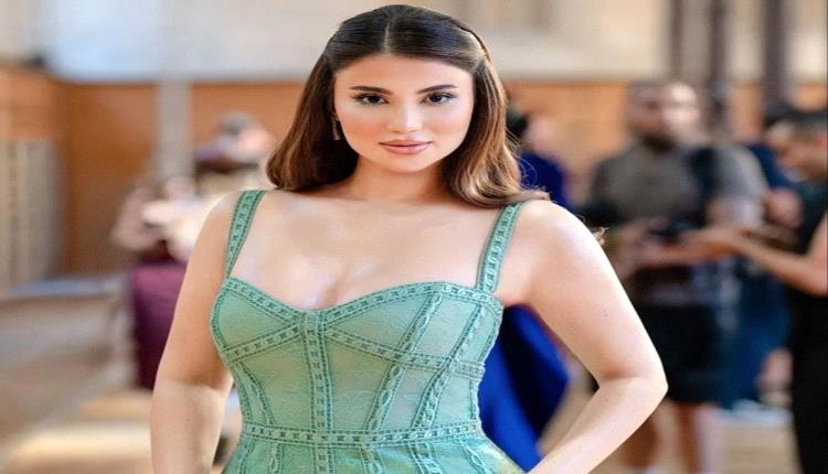 هدى الإتربي تخطف الأنظار في أسبوع باريس وتعلّق على التجربة