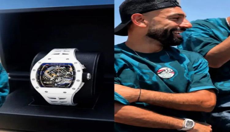 ساعة محمد صلاح تثير اهتمامًا واسعًا أثناء استقبال بعثة المنتخب المصري في المطار بسعر يصل 22.3 مليون جنيه