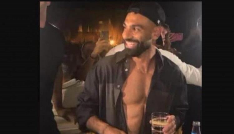 صورة محمد صلاح وهو يتناول مشروب كحولي في احتفال منتخب مصر بالعلمين تثير جدلاً واسعاً على منصات التواصل