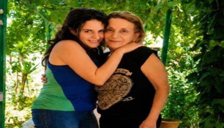 الفنانة المصرية دنيا عبدالعزيز تحيي ذكرى وفاة والدتها برسالة مؤثرة