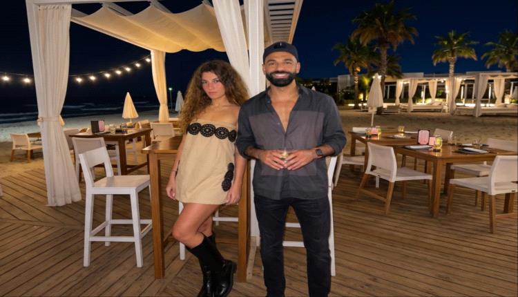 من هي الشابة التي ظهرت مع محمد صلاح في العلمين وأثارت الجدل؟