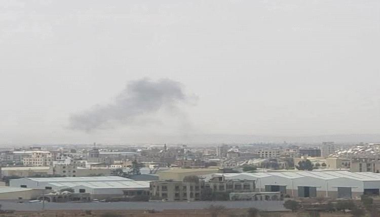 أكسيوس يكشف تفاصيل قصف مطار صنعاء ويضع "الجيش الوطني" والعليمي في موقف محرج