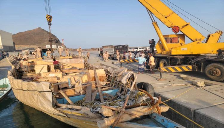 قوات العمالقة الجنوبية تضبط شحنة مواد نوعية لتصنيع الأسلحة في باب المندب، كانت متجهة للحـ,ـوثيين