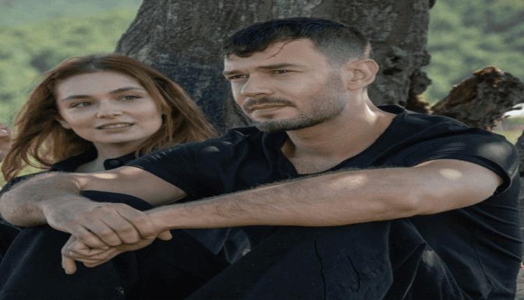 نجما المسلسل التركي «تشريح الفوضى» آيتاش شاشماز وسيرا أريتورك يكشفان عن علاقتهما العاطفية