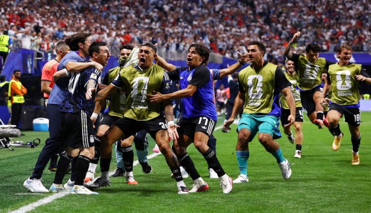 الأرجنتين تقلب تأخرها أمام إنجلترا إلى فوز وتتأهل لنهائي كأس العالم