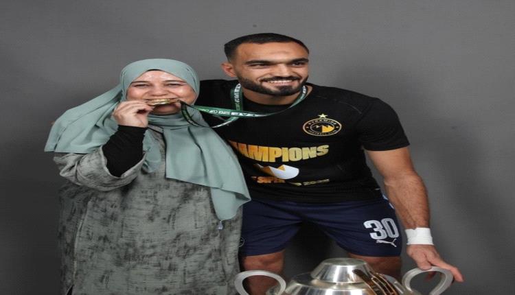 اللاعب المصري مصطفى زيكو يوجه رسالة لوالدته «هتفضلي رقم واحد» وزوجته تعلق: هو ليا أنا لوحدي يا رب تكون وصلت