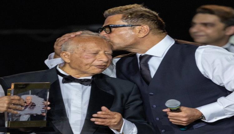 عمرو دياب ينعى هاني شنودة بكلمات رقيقة وصورة معبرة