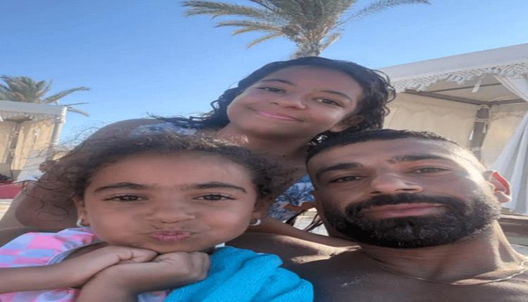 صور محمد صلاح مع ابنتيه مكة وكيان في الساحل الشمالي تثير الجدل