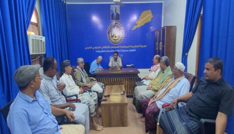 تنفيذية انتقالي وادي وصحراء حضرموت تناقش ترتيبات المخيمات الصيفية وبطولة رياضية لتعزيز مشاركة الشباب
