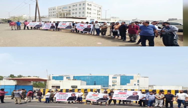 تصعيد جديد في قضية “أنجل الشعيبي”.. وقفتان احتجاجيتان بعدن تطالبان بإعادة متهمة للسجن والتحقيق في ملابسات الإفراج عن المحكومين