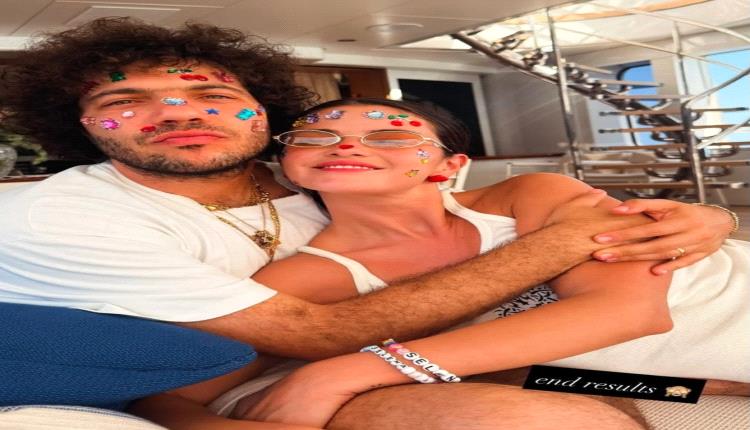 سيلينا غوميز تتصدّر مواقع التواصل الاجتماعي بصور رومانسية وعفوية مع زوجها بيني بلانكو