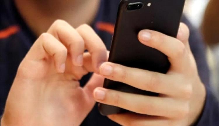 خبراء في جراحة اليد والعظام يحذرون من الاستخدام المطول للهواتف.. نصائح لتجنّب الإصابات