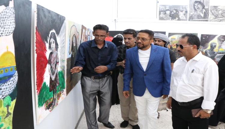 نائب وزير الثقافة يفتتح المعرض التشكيلي " معاناة غـ,ـزة "