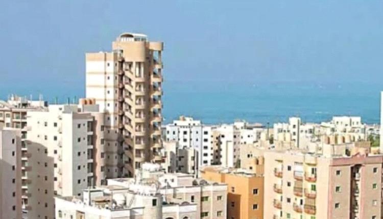 مواطن كويتي يسرق عامل بقالة ويضربه ويسحله بسيارته حتى توفي من أجل «دينارين»